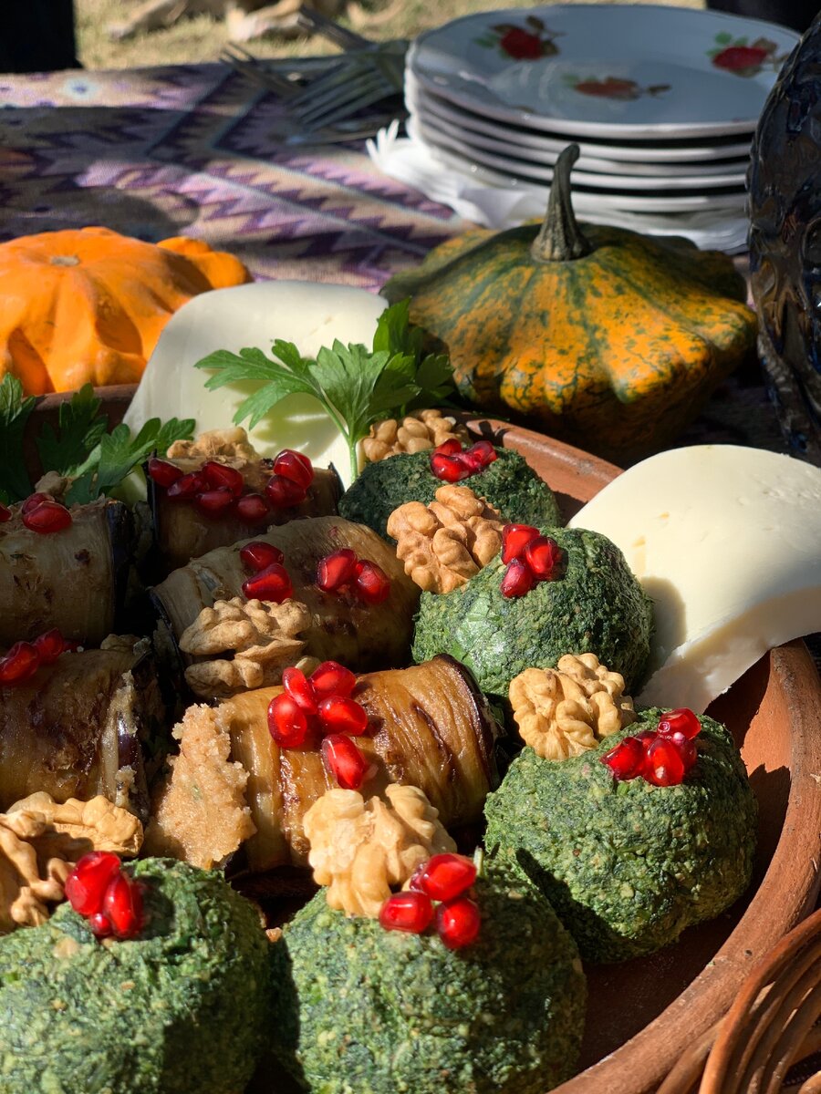 Пхали из шпната и баклажанов, Lisa's Tours, фото Торнике Катамадзе