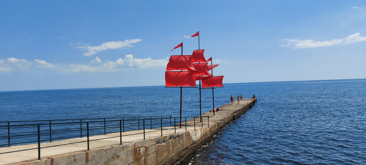 Пляж пансионата Алые Паруса