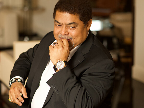 Vijay Eswaran - фото взято с https://www.vijayeswaran.com/bio/