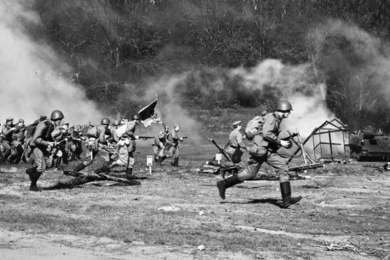 Тяжелые бои летом 1941. Атака Советской пехоты 1941-1945. Рукопашная с немцами ВОВ 1941-1945.