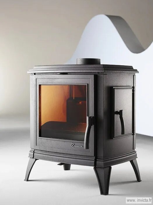 Преимущества чугунных печей состоит в том, что она легки в монтаже. Установка такой печи не составит много хлопот. 