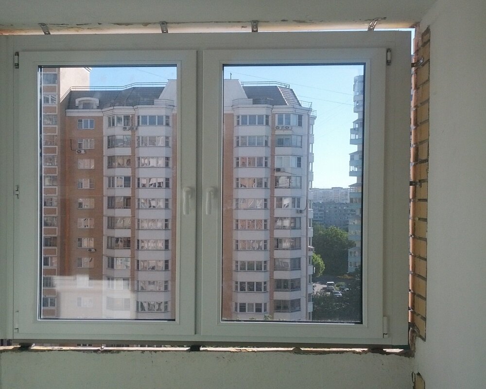 Крепление окна в каркасном доме. Оконный откос регент. Пластиковые окна для дачи. Окна пвх установленные. Пластиковые окна в каркасном доме.