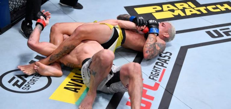 Фрагмент боя Фергюсон VS Оливейра