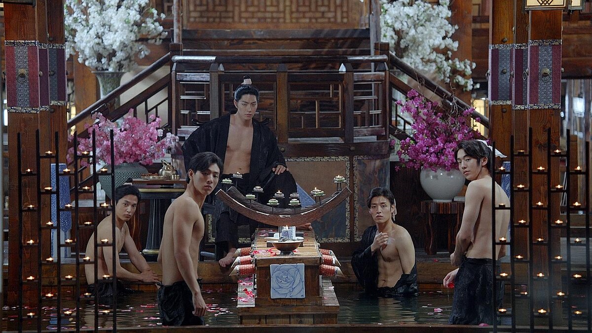 в первой серии вас встречает целый гарем из обаятельных принцев