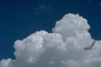 Рис.1 Кучевое облако образованное восходящим потоком теплого воздуха