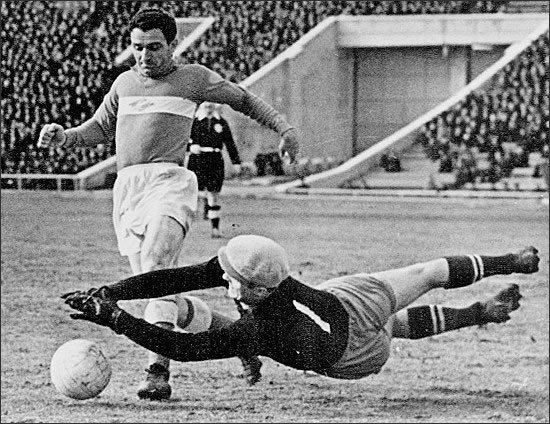 В атаке центрфорвард «Спартака» Никита Симонян