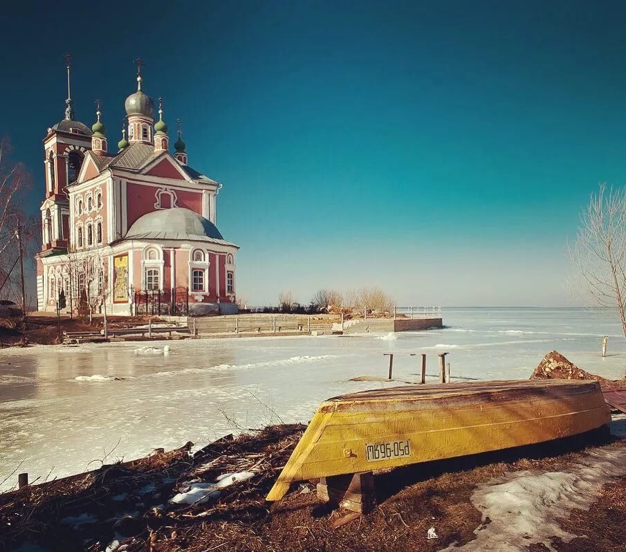 Новый год в переславле залесском. Плещеево озеро Переславль Залесский зимой. Плещеево озеро Церковь. Храм сорока мучеников Переславль зима. Плещеево озеро Переславль зима.