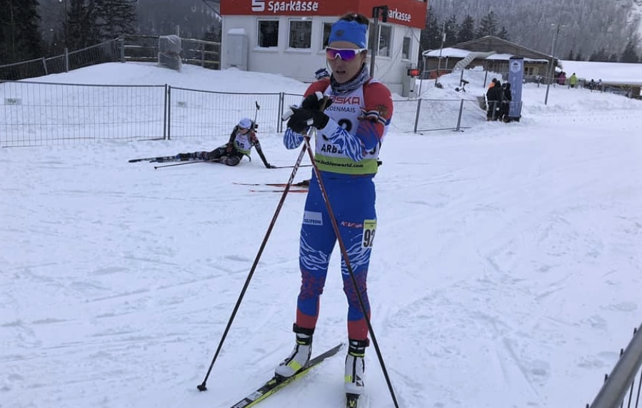 Татьяна Акимова на финише спринтерской гонки в Арбере, Кубок IBU 2021 год.