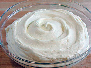 Источник: https://notabene.info/ru/polezno/359-chem-zamenit-syr-maskarpone.html#s31