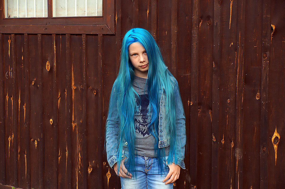 Я долго не могла привыкнуть к цвету. Алисе нравилось изначально, мне же стало нравиться больше, когда корни отросли, и получился переход