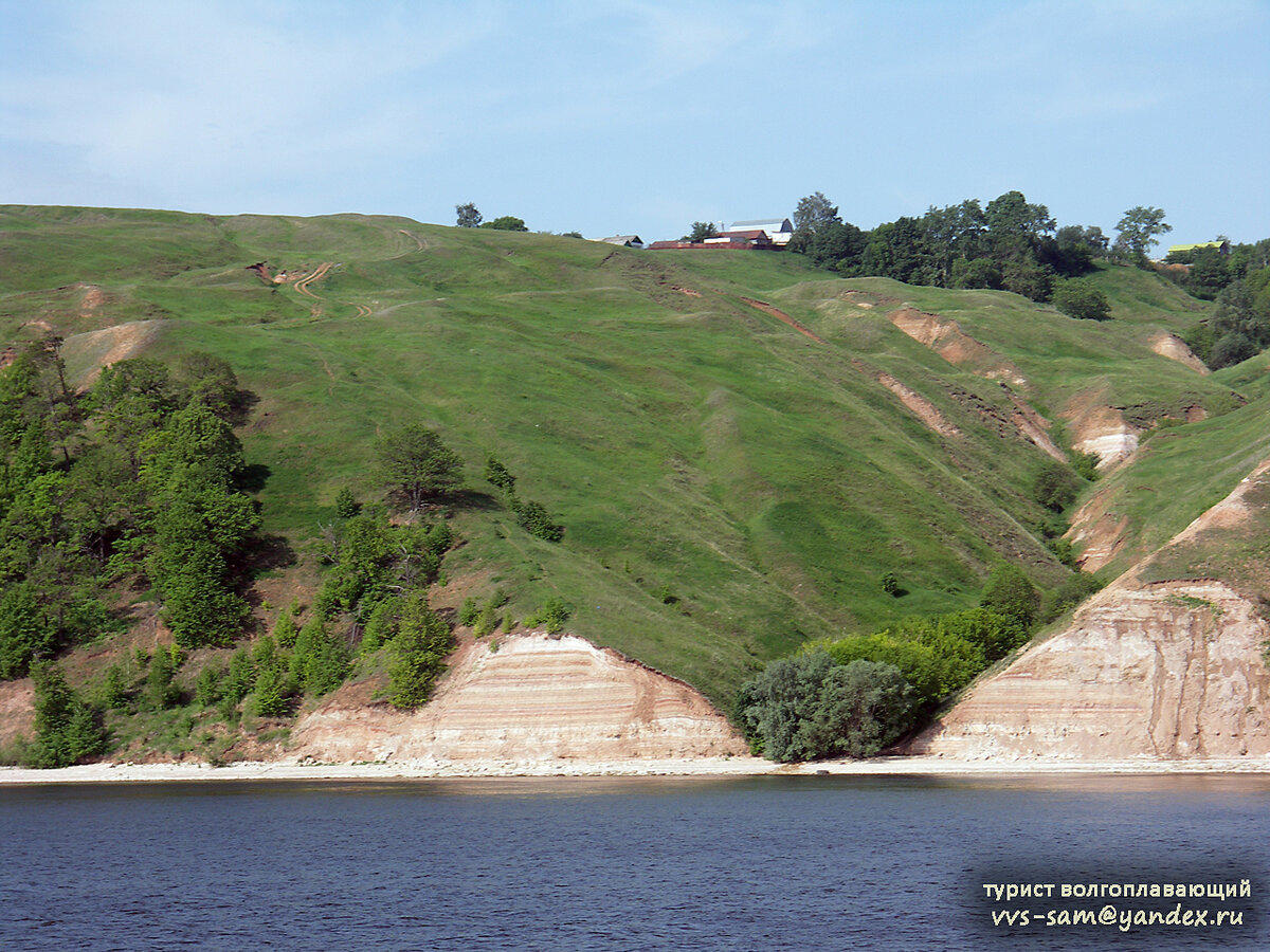 «Пологий овраг, выходящий к Волге между двух крутых откосов и заросший кустарником». Картина от 05.06.2010.