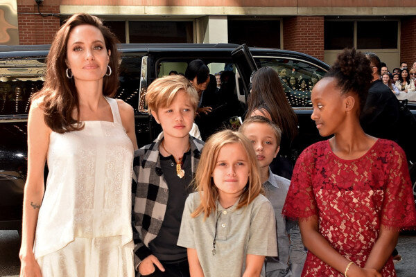 Анджелина Джоли