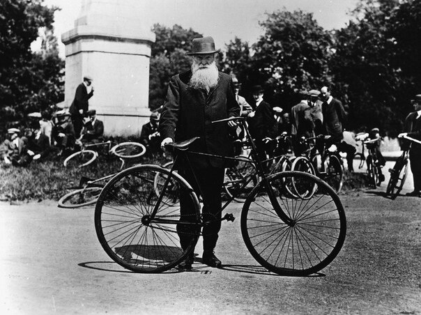 угадайте кто этот дядька с бородой