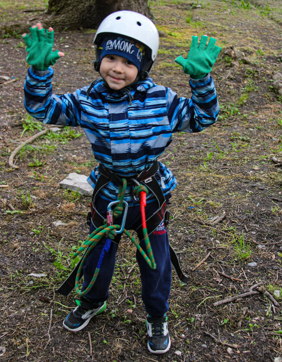 В начале этого лета мы отдыхали в посёлке Дивноморское. Посёлок этот не большой, но некоторые развлечения для детей там имеются.-6