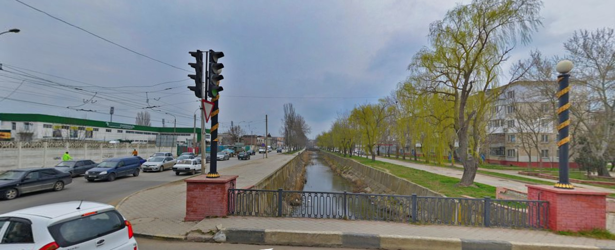 Это обычное состояние реки Мелек-Чесме. Вот как она могла затопить весь город?