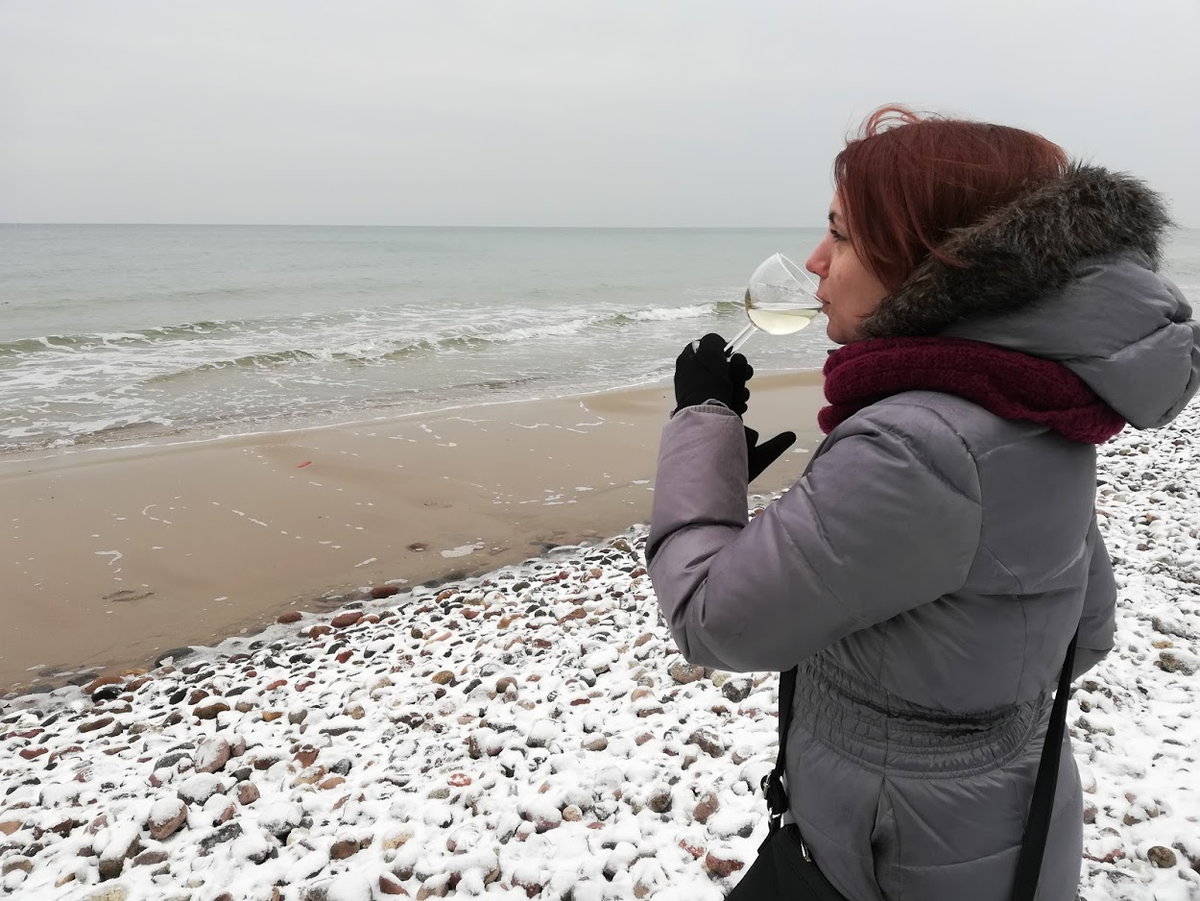 На берегу Балтийского моря отмечаю свой День рождения.