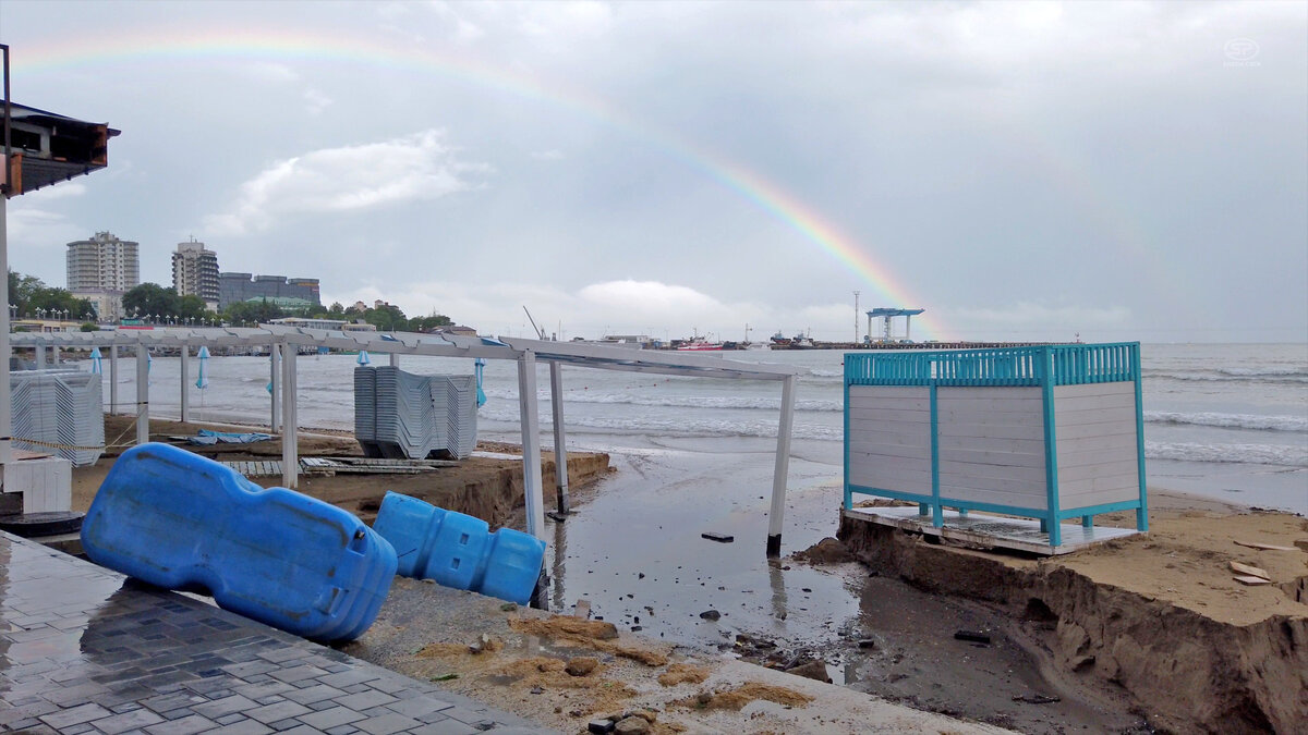 Размыло вход на пляж