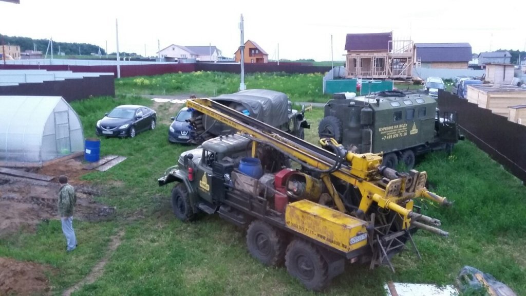 Оборудование для бурения скважины на загородном участке