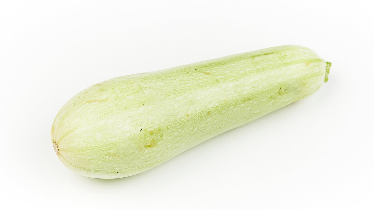 Пока писала статью, решила, что пакетик кабачков кубиком всё-таки тоже заготовлю