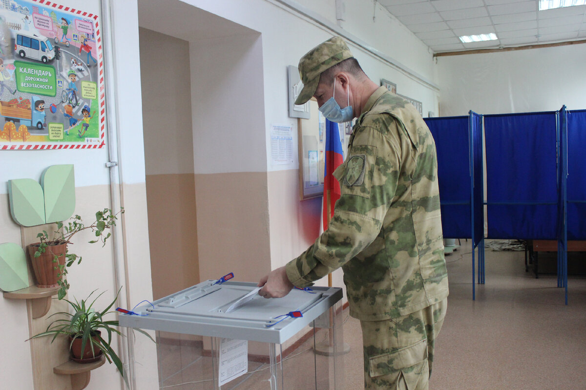 голосование в воинской части.