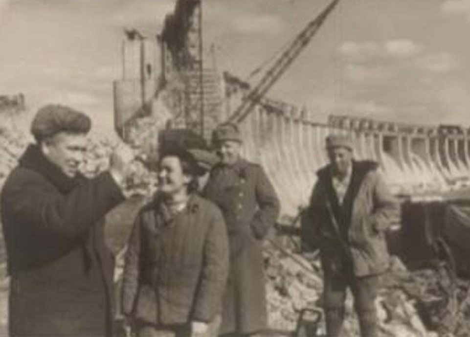 Ф.Г. Логинов - на строительстве Днепровской ГЭС (фото из открытых источников).
