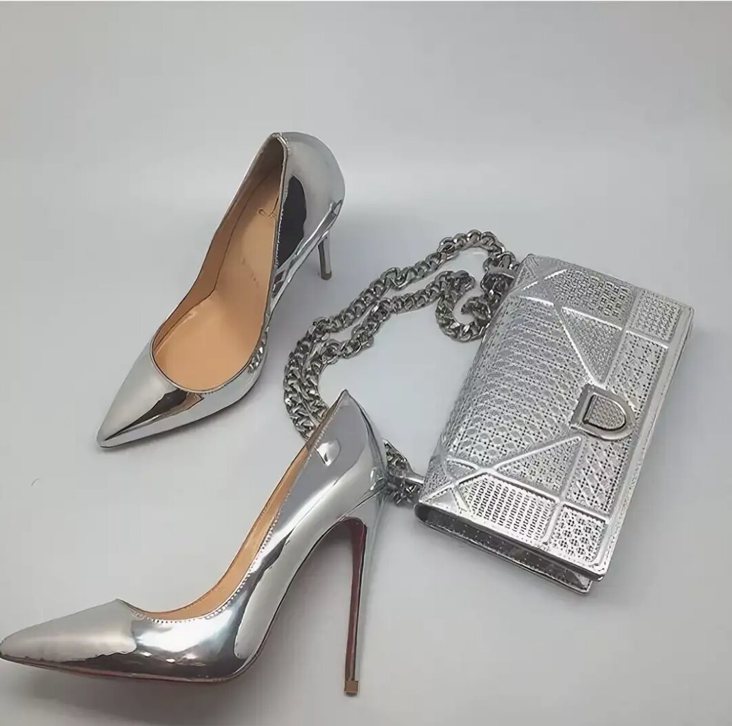 Серебряные туфли на каблуке