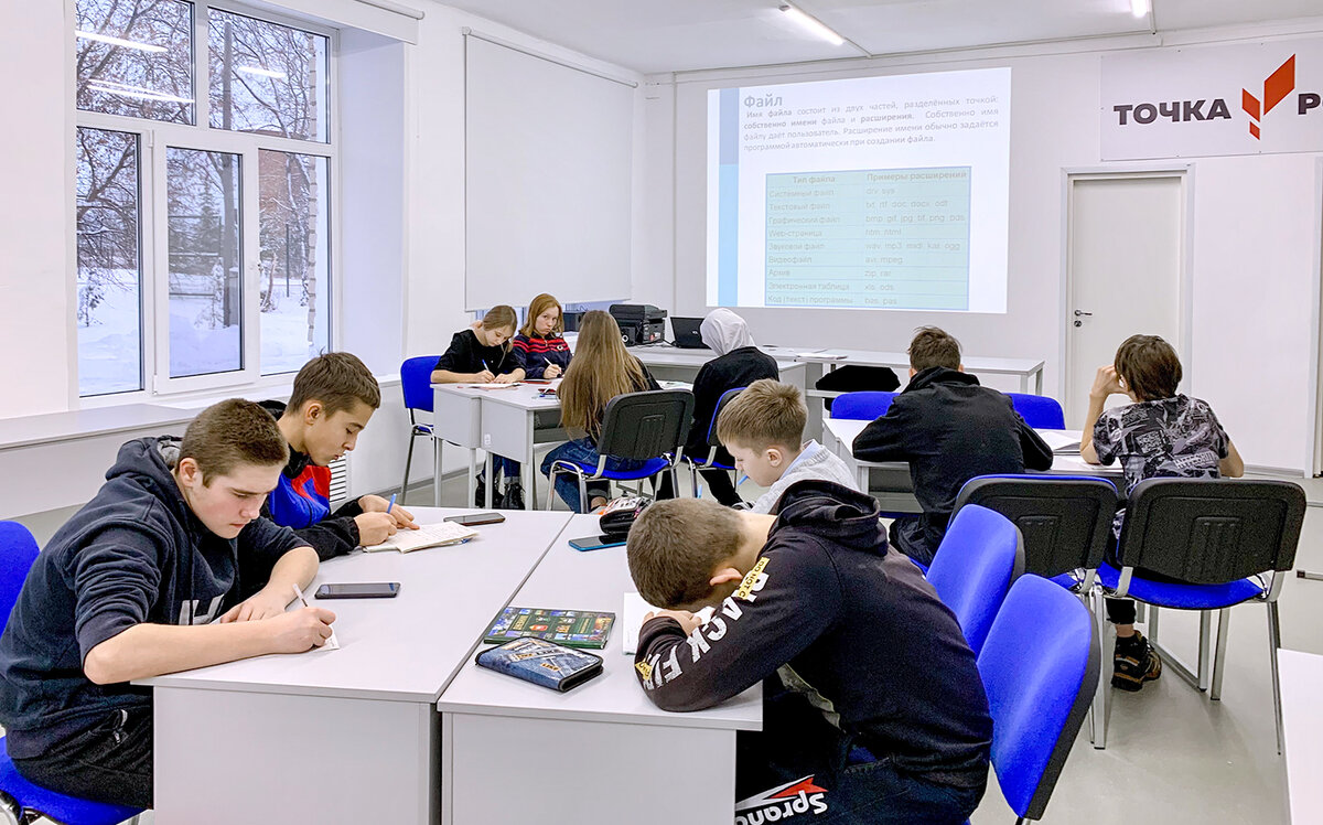 На уроке информатики в сельской школе