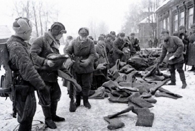 Валенки - теплая обувь для суровой русской зимы