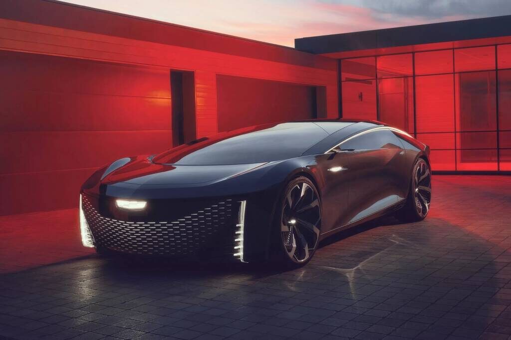 Премиальная марка Cadillac, входящая в состав корпорации General Motors, представила на выставке CES в Лас-Вегасе концептуальное беспилотное купе InnerSpace, показывающее, какими станут роскошные автомобили в ближайшие десятилетия. 
 
В октябре прошлого года GM анонсировала автопилот нового поколения под названием Ultra Cruise, который по своему функционалу не будет уступать передовой программе Full Self-Driving (FSD) компании Tesla и сможет справится с 95% типовых дорожных сценариев. Система Ultra Cruise станет доступна потребителям в 2023 году на автомобилях Cadillac, позже её предложат на моделях других джи-эмовских брендов. На выставке CES гендиректор General Motors Мэри Барра ещё раз в красках описала выдающиеся способности Ultra Cruise, а марка Cadillac показала конечную цель развития подобных система — купе InnerSpace, у которого нет руля и педалей, то есть беспилотник 5 уровня, не требующий никакого человеческого участия.