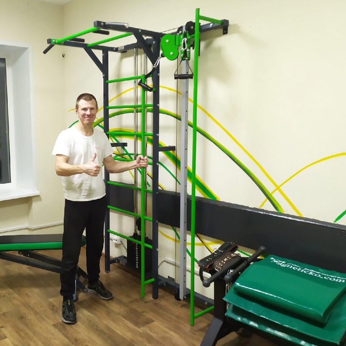 Денис Майстров - тренер с 20-летним стажем, директор по развитию оздоровительных практик на тренажере МЕТА спорт, мастер спорта РФ по греко-римской борьбе, бронзовый призёр Чемпионата мира по греко-римской борьбе, кандидат педагогических наук 