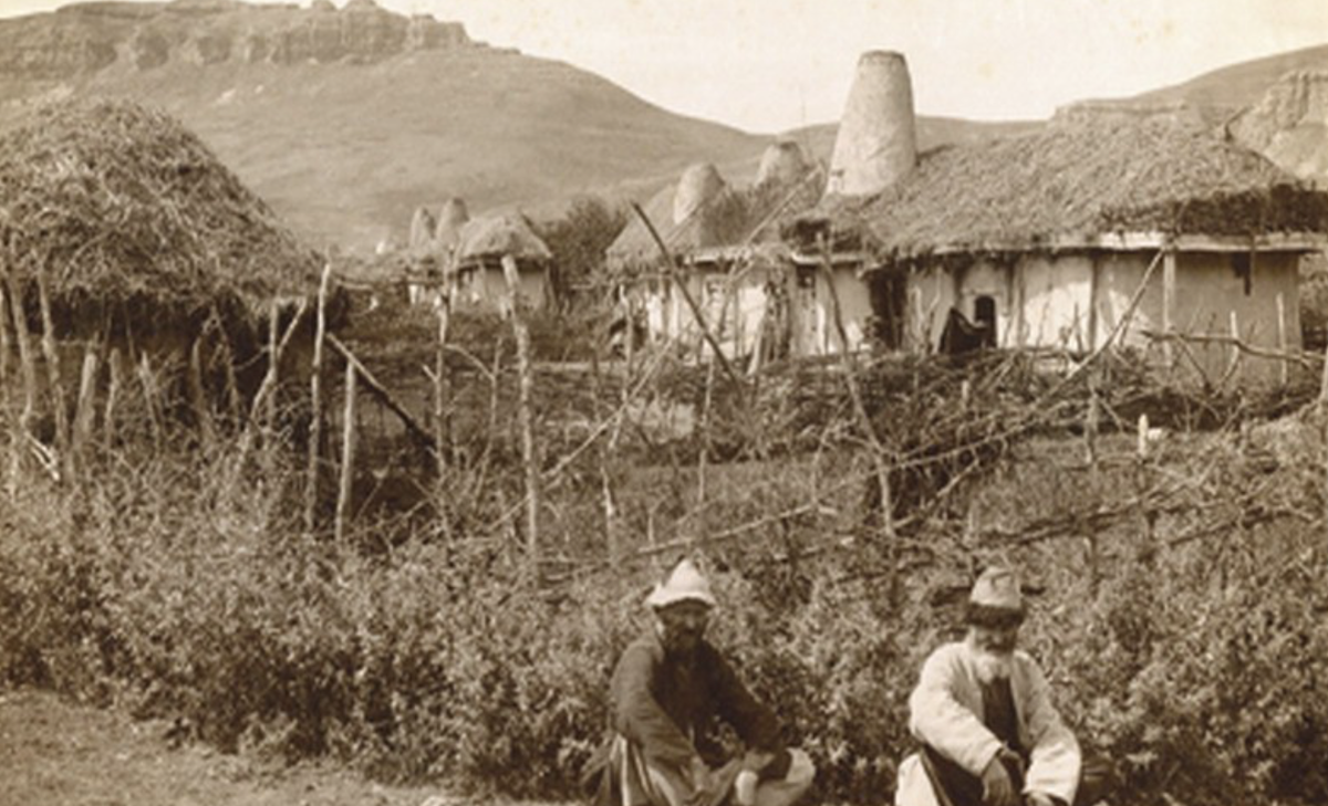 Век ныне. Этнографические экспедиции Кавказ 1900. Жилище кабардинцев 19 века. Бибердовский аул. Самый старый аул в Адыгее.