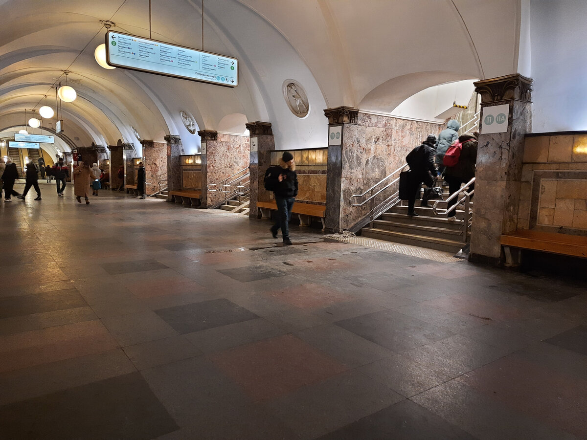 На полу тряпки, со стен и потолка стекает вода. Почему и как в Москве  рушится историческая станция метро «Динамо» (14 ФОТО) | 1520. Все о ж/д |  Дзен