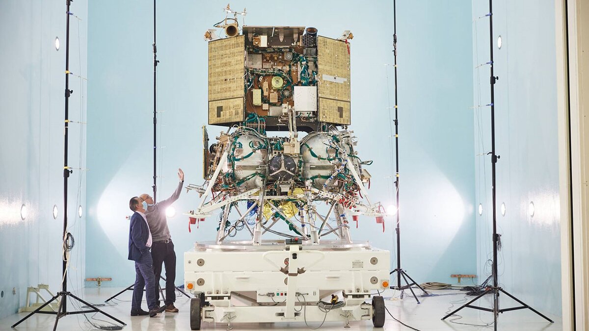 "Луна-25" в стенах НПО им. С. А. Лавочкина. Источник: Яндекс-картинки