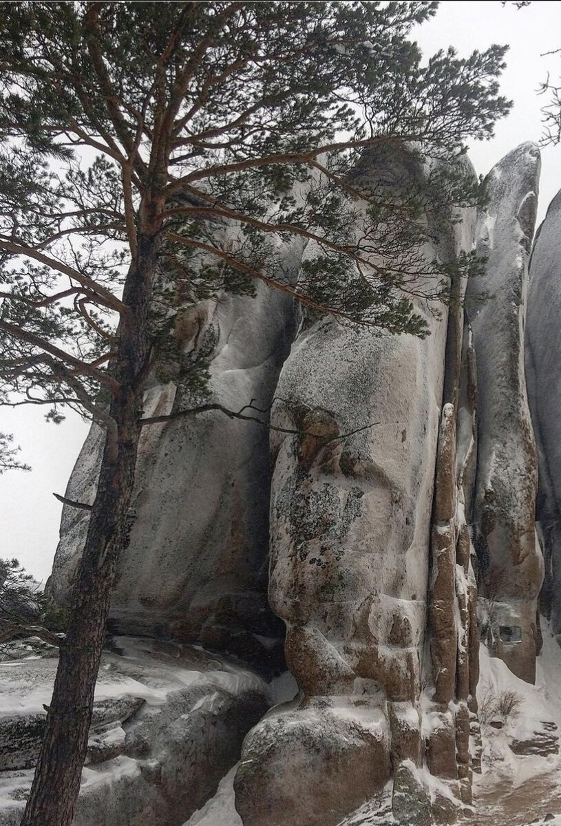 Столб "Перья"