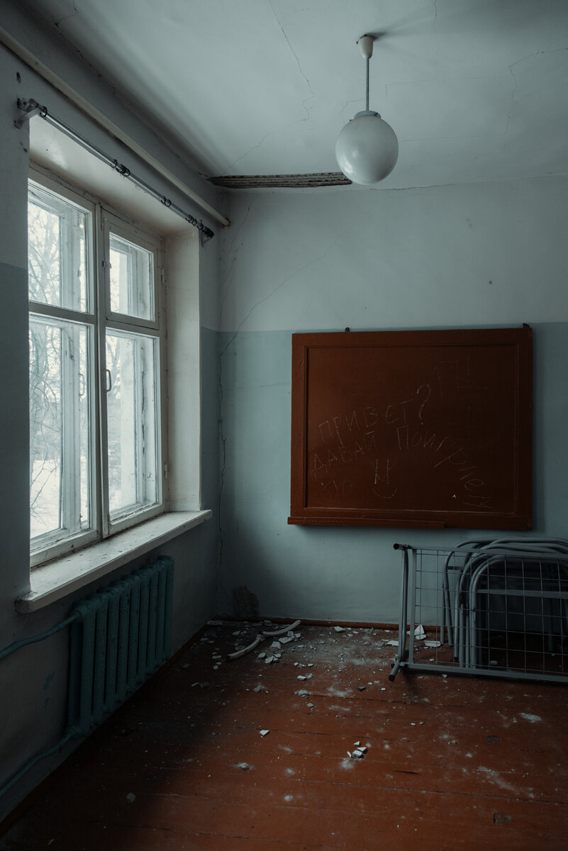 Заброшенная школа в усадьбе Истомино