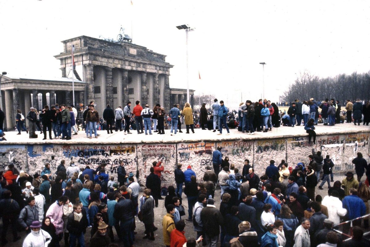 Берлинская стена...