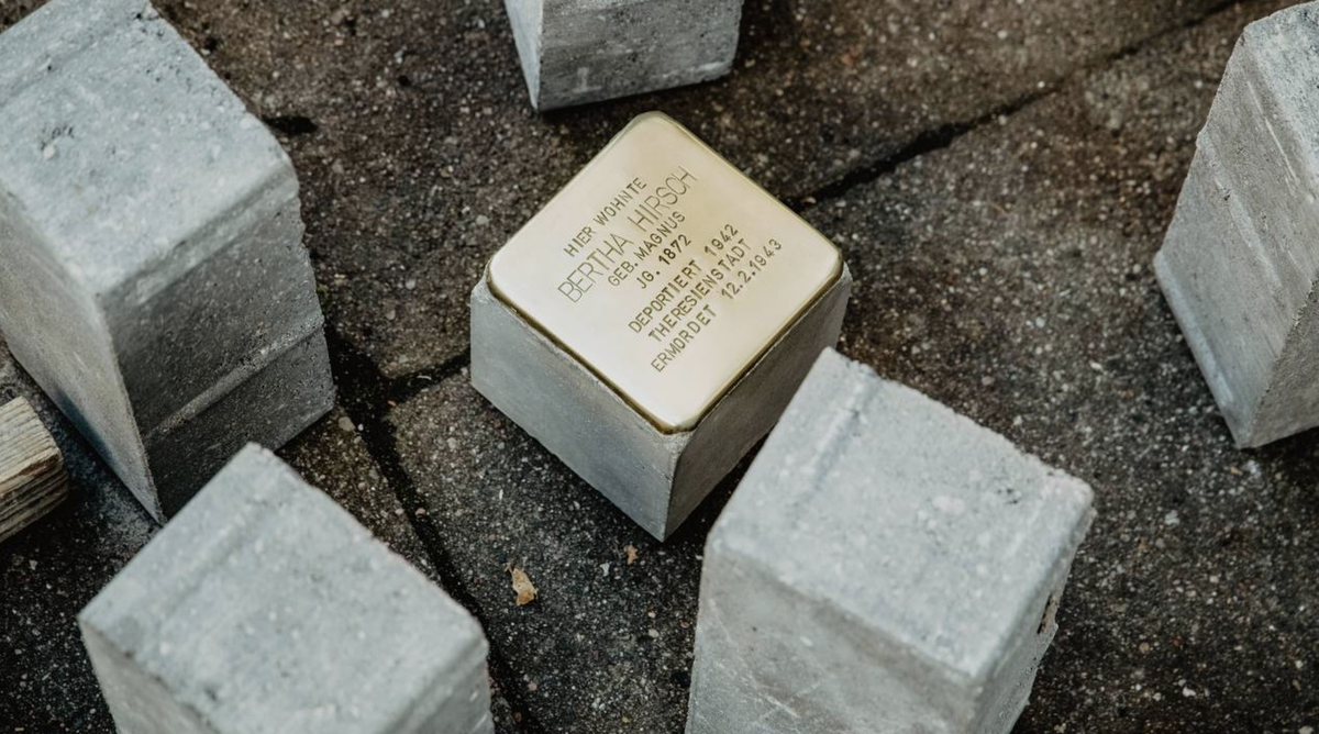 Камень преткновения. Stolpersteine. Камни преткновения в Германии. Stumbling Block. Stumbled Block