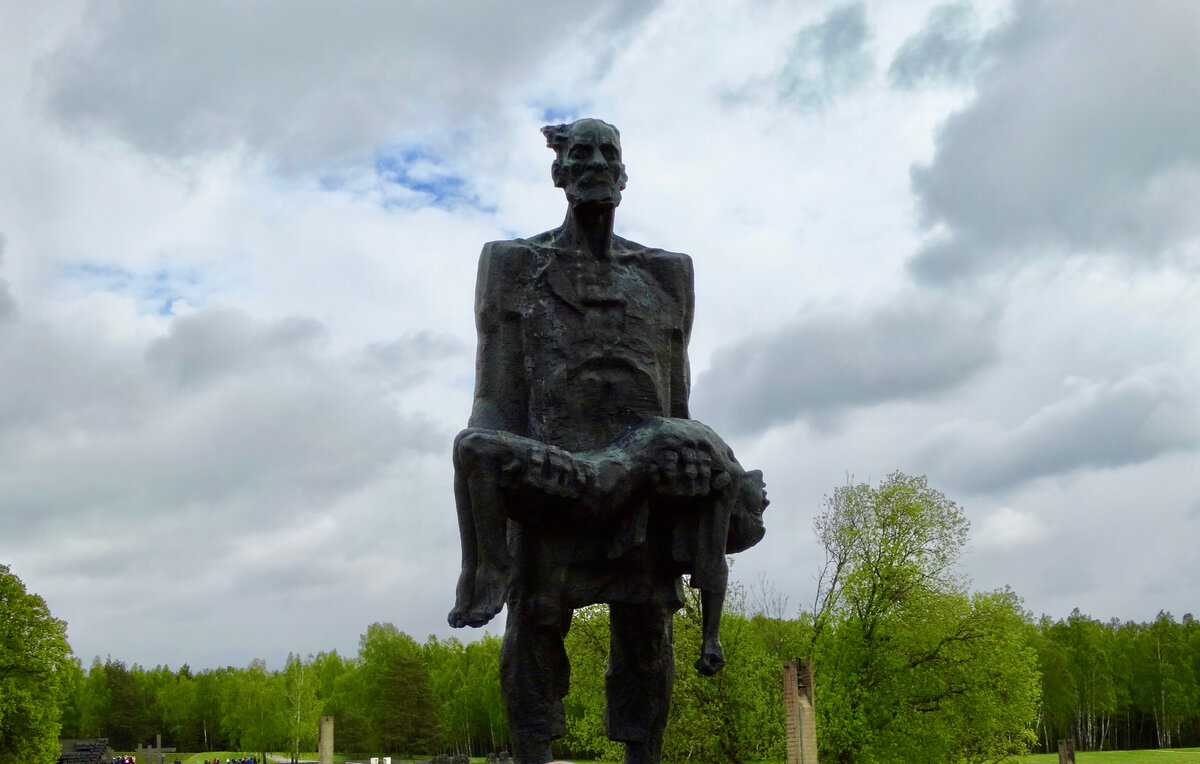 Скульптура "Непокорённый человек"