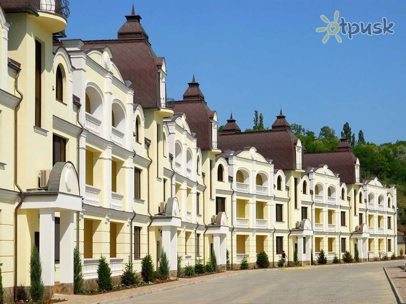 Гостиница Grand Pettine (прям на берегу моря)- плохого места иностранцы себе не возьмут. Листайте дальше - 