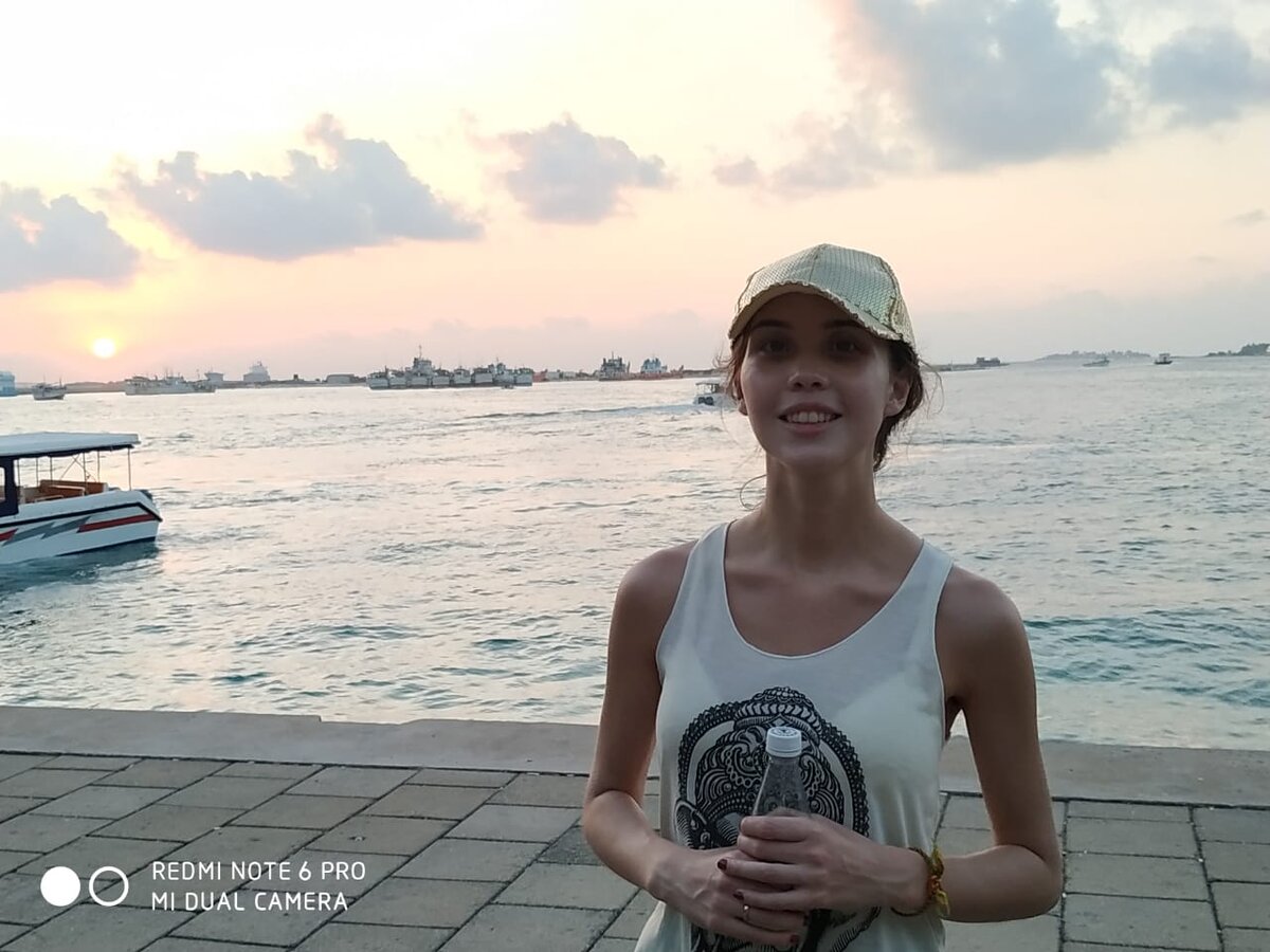 Все снимала на обычный мобильный телефон.