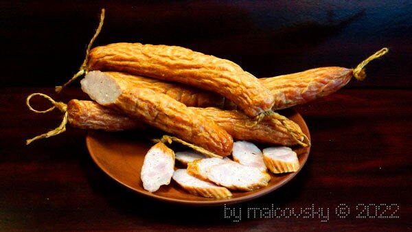 Колбаса курино-свиная полукопчёная.