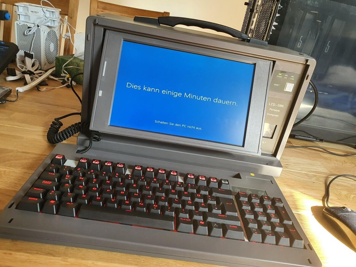 Мощный ПК в корпуcе компьютера 1988 года. Автор: Nexaner7. Источник: reddit   📷