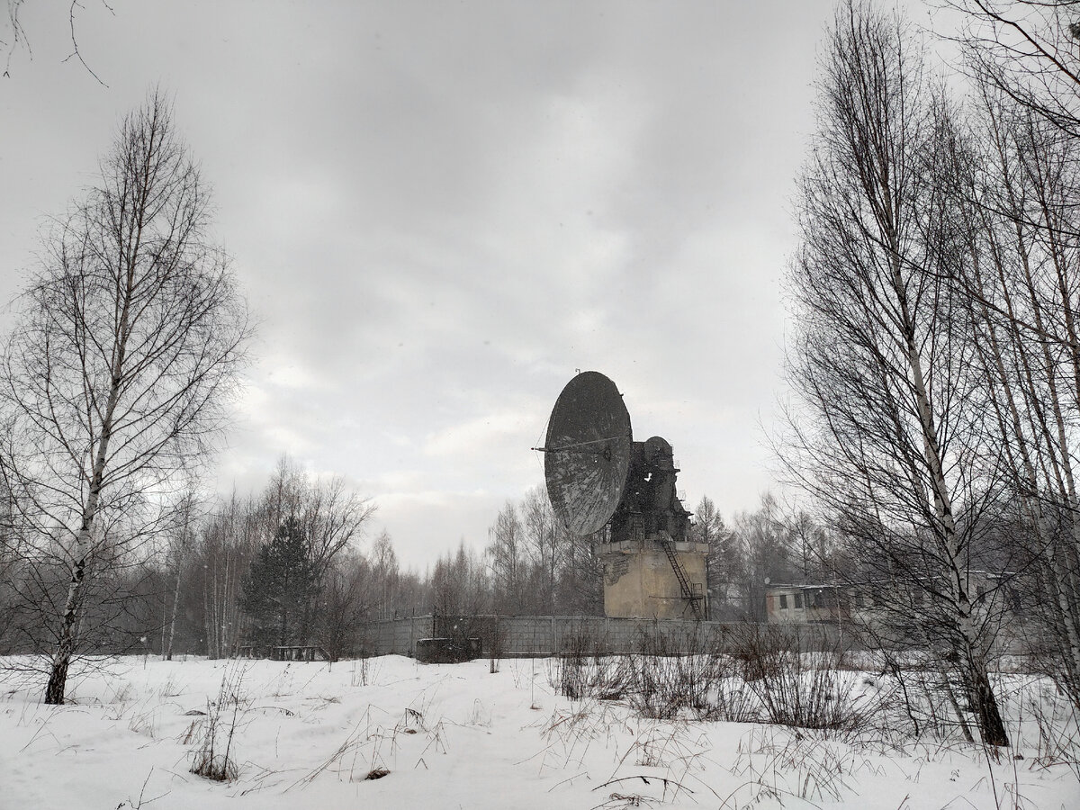 Здание сзади - вычислительный центр РАО "Зимёнки".