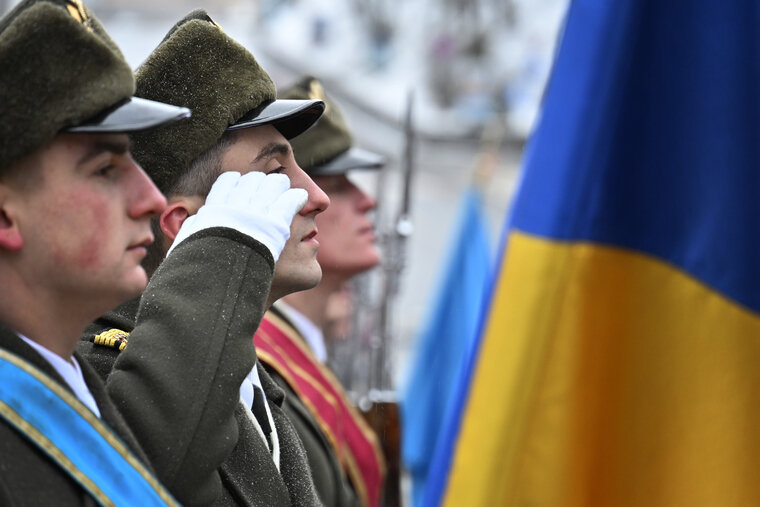    По словам Арестовича, в период с середины апреля по начало июля «военное счастье» ушло к российским войскам