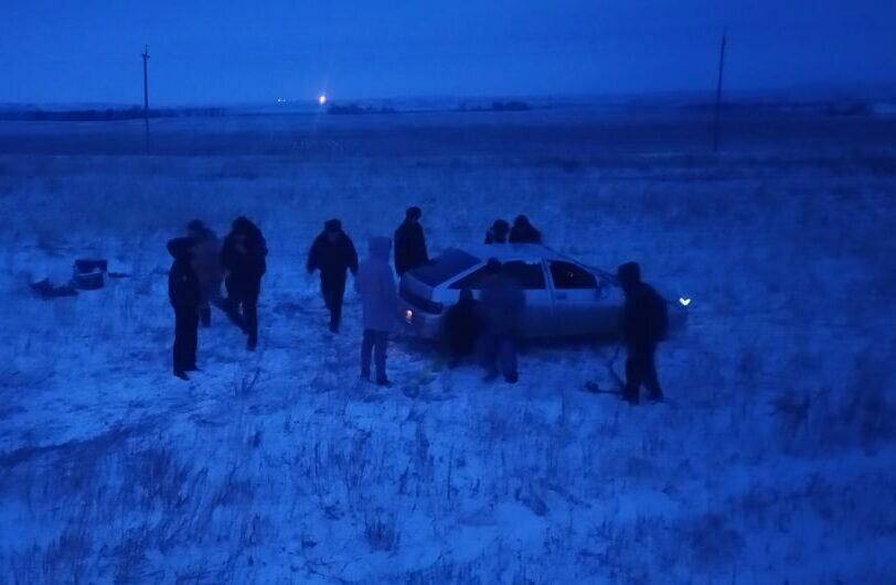    В Переволоцком районе сотрудники ГИБДД помогли пострадавшим перевернувшегося автомобиля Елена Шкатова