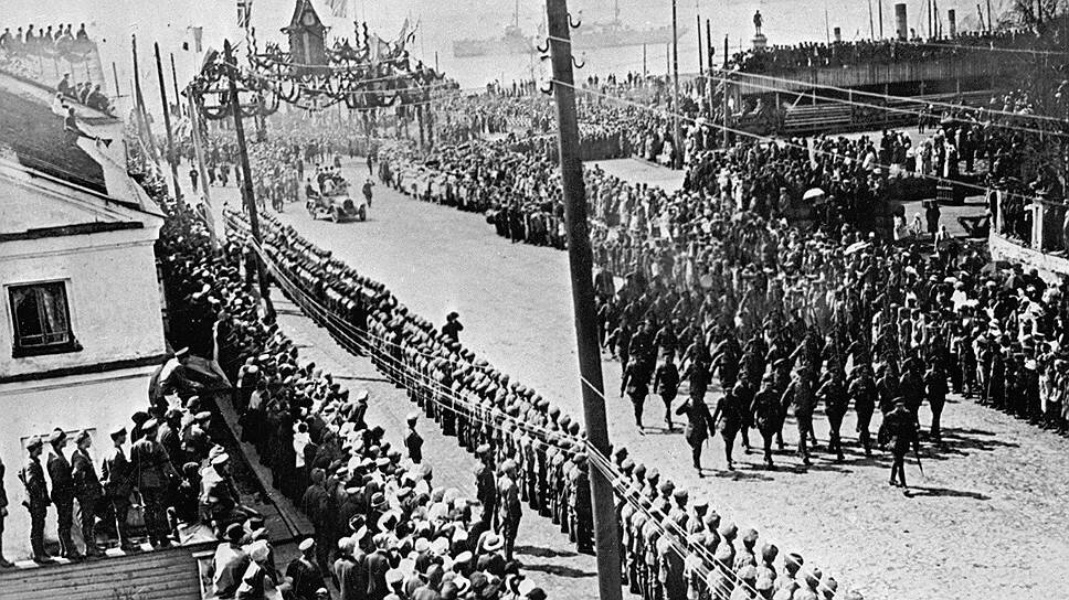 Британцы вступают в Архангельск, август 1918 года. Фото из открытых источников