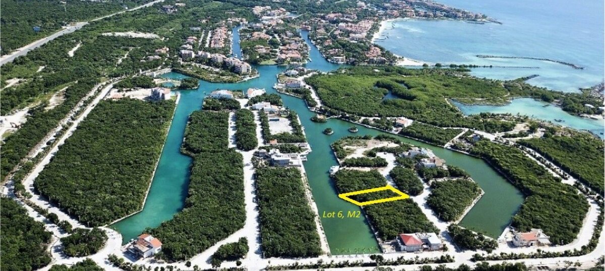 Лот с причалом у воды в Пуэрто Авентурас