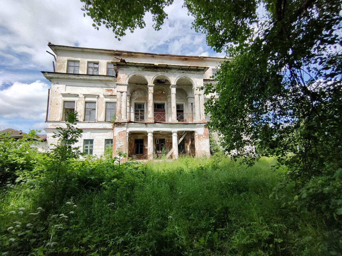 Как выглядит барский дом