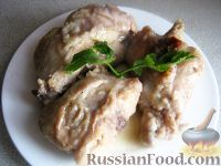 Продукты (на 8 порций) Кролик - 1 шт.
Сметана – 200 г
Лук репчатый – 2 шт.
Мука – 4 ст.л.
Масло сливочное – 100 г
Лавровый лист – 2 шт.
Смесь перцев — 1 ч.л.
Чеснок - 2-3 зубчика
Соль - по вкусу
