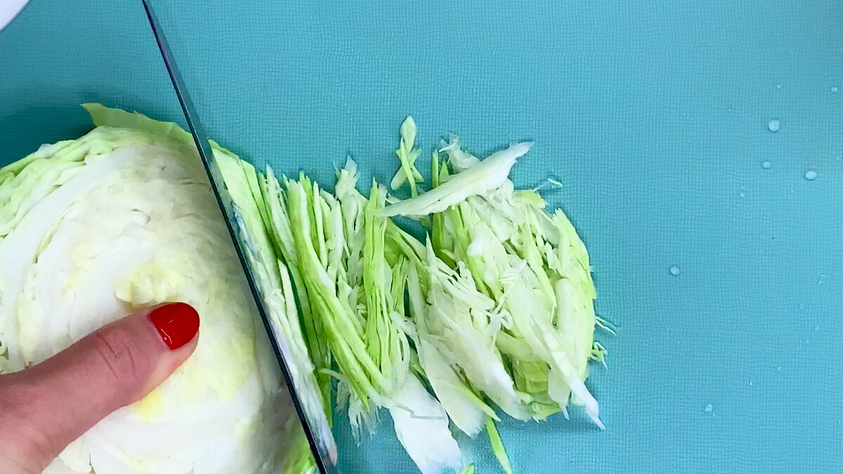 Нарежем мелко капусту